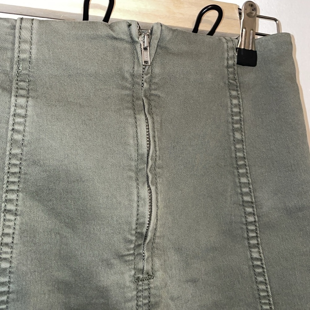 Free People green denim mini skirt - Picture 4 of 8